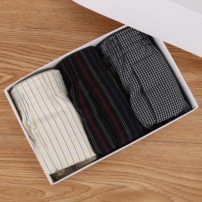 Boxeri bărbați din bumbac și elastic - diferite modele la set de 3 piese roșu, negru, alb dungi