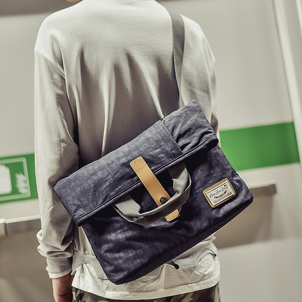 Ανδρική τσάντα με μακρά λαβή 