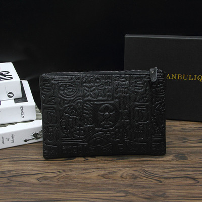 Ανδρικό πορτοφόλι σε μαύρο χρώμα με διαφορετικές εκτυπώσεις