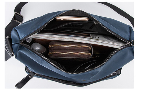 Ανδρική τσάντα με ρυθμιζόμενο ιμάντα ώμου