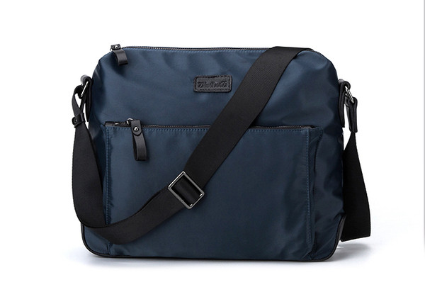 Ανδρική τσάντα με ρυθμιζόμενο ιμάντα ώμου