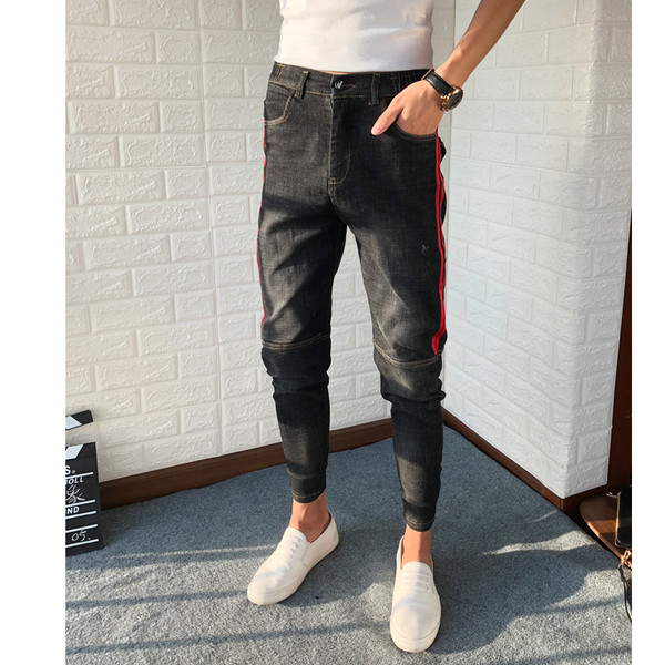 Μοντέρνα ανδρικά τζιν  με χρωματική επένδυση σε δύο χρώματα