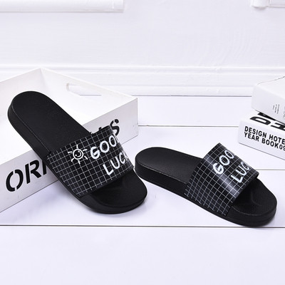 Alkalmi női papucs fekete-fehér felirattal