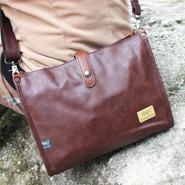 Kicsi férfi válltáska három színben