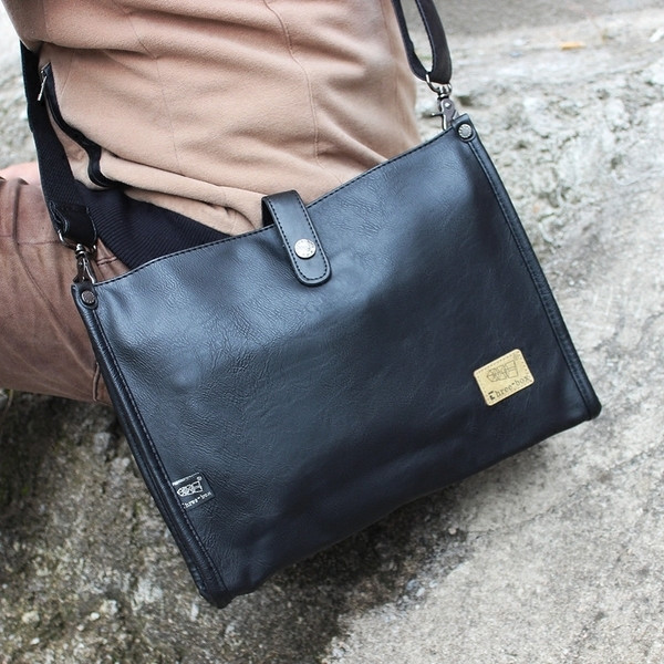 Kicsi férfi válltáska három színben