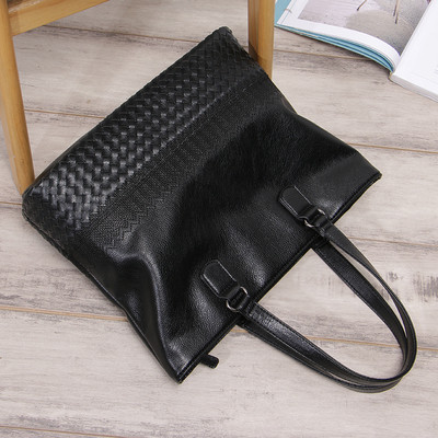 Geanta pentru barbati stilata in doua culori