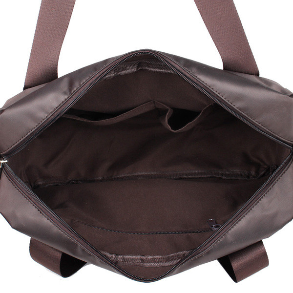 Ανδρική καθημερινή τσάντα σε δύο χρώματα με πολύ μακριά λάβη