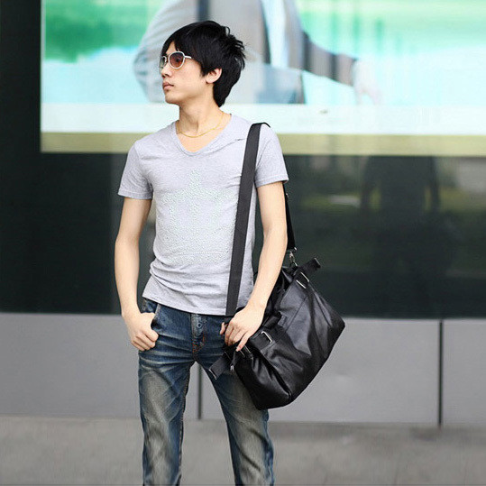 Ανδρική τσάντα σε δύο χρώματα με μεταλλικά στοιχεία