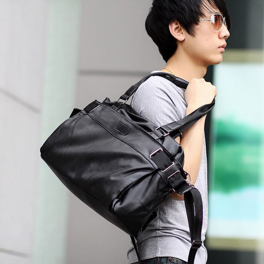 Ανδρική τσάντα σε δύο χρώματα με μεταλλικά στοιχεία