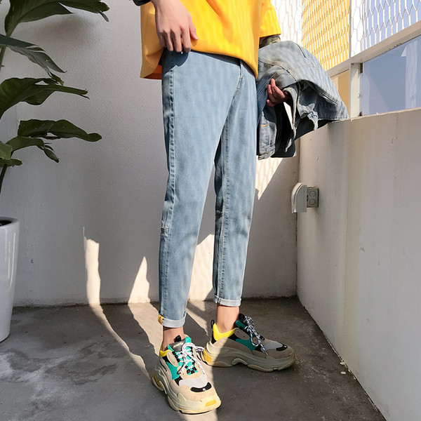 Hétköznapi használatra alkalmas sima férfi farmer, érdekes szegéllyel, három színben