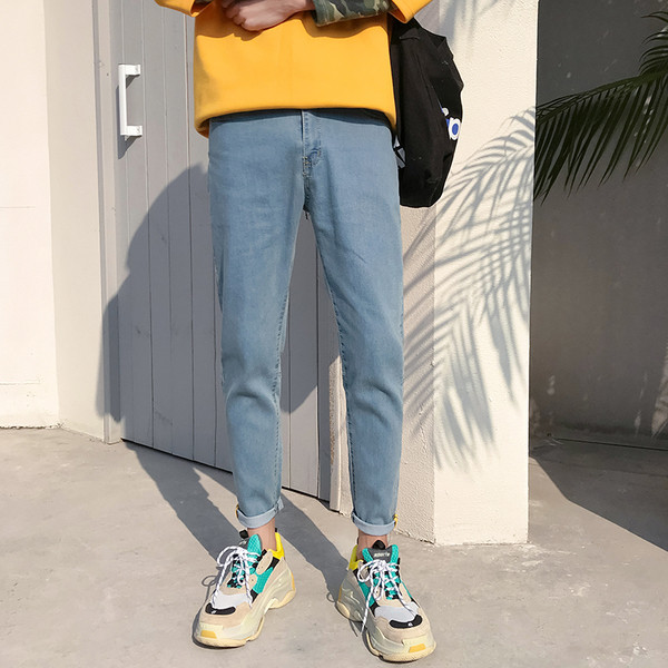 Hétköznapi használatra alkalmas sima férfi farmer, érdekes szegéllyel, három színben