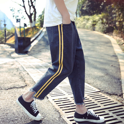 Blugi de barbati sport-casual in model liber, cu margini colorate in doua culori