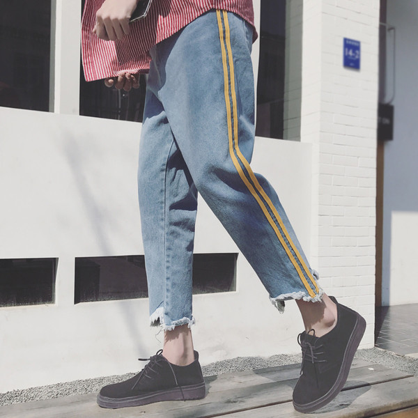 Blugi de barbati sport-casual in model liber, cu margini colorate in doua culori