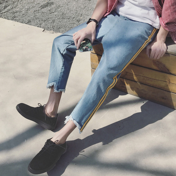 Blugi de barbati sport-casual in model liber, cu margini colorate in doua culori