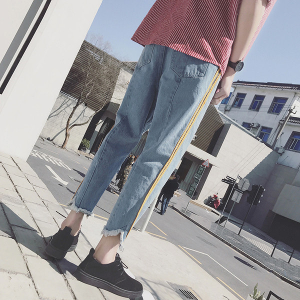 Blugi de barbati sport-casual in model liber, cu margini colorate in doua culori