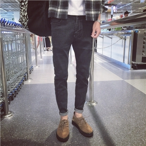 Blugi subțiri de bărbați simpli, eleganti, cu buzunare închise la culoare