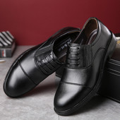 Stílusos férfi cipő rugalmas és fűzőutánzattal