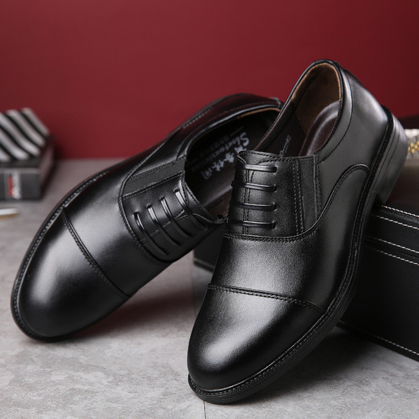 Stílusos férfi cipő rugalmas és fűzőutánzattal