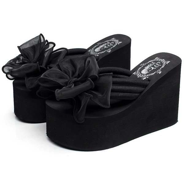 Női platform papucs a lábujjakon szalaggal