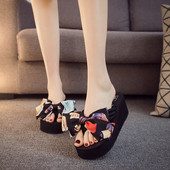 Női nyári papucs magas talppal, szalagos elemmel