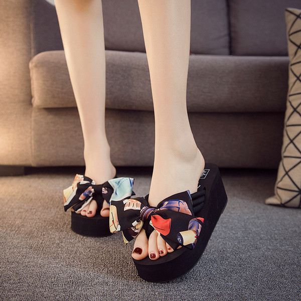 Női nyári papucs magas talppal, szalagos elemmel