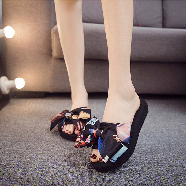 Női nyári papucs magas talppal, szalagos elemmel