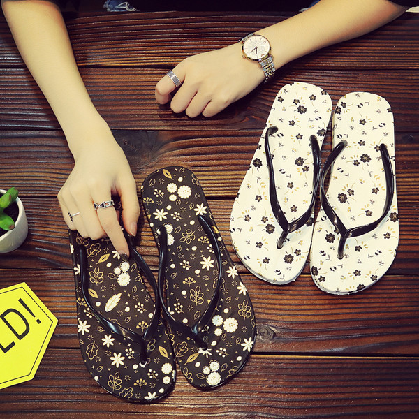 Papuci dama in mai multe culori cu motive florale