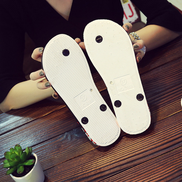 Papuci dama in mai multe culori cu motive florale