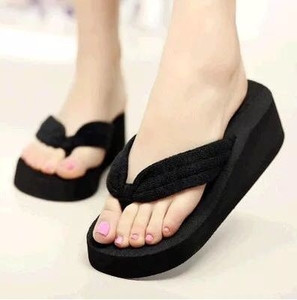 Papuci dama in trei modele cu talpa inalta si bareta cu paiete