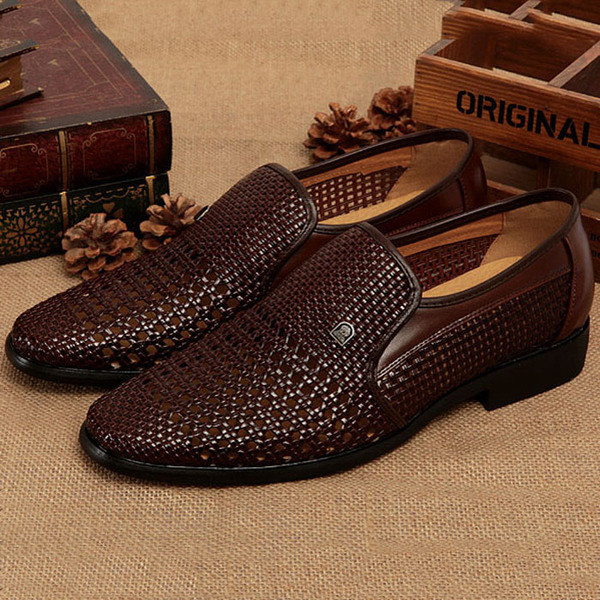 Pantofi bărbătești stilați într-un model rupt potrivit pentru sezonul primăvară-vară