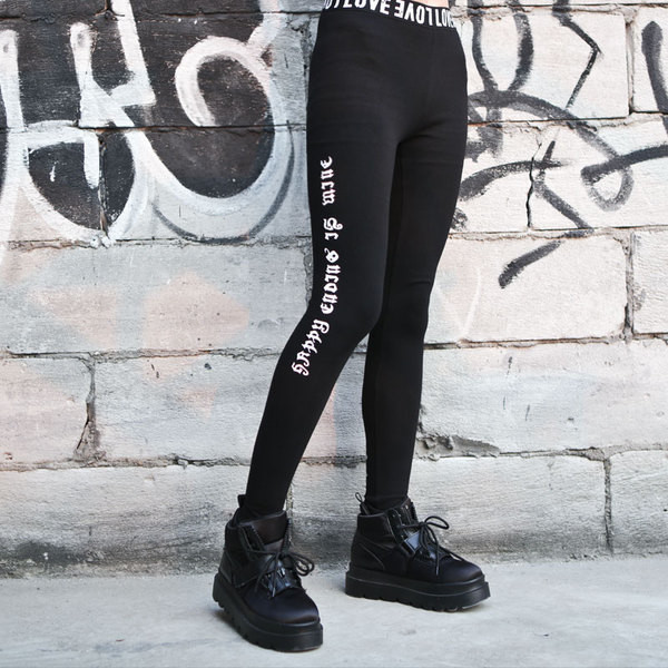 Stílusos női leggings fekete színben, feliratokkal