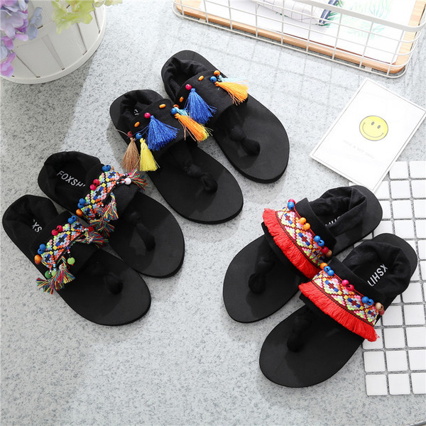 Modern női papucs hímzéssel és gyöngyökkel