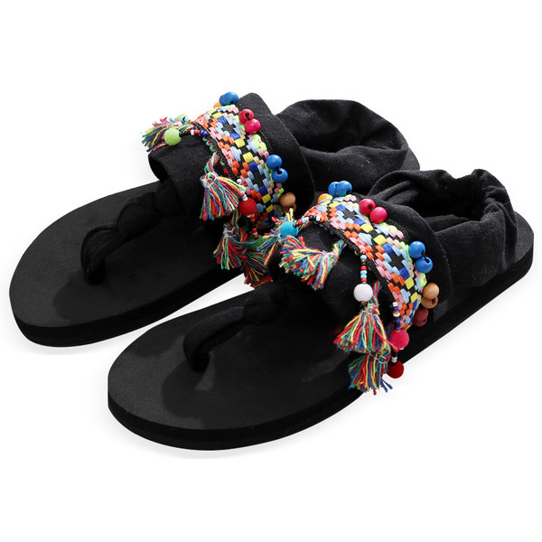 Modern női papucs hímzéssel és gyöngyökkel