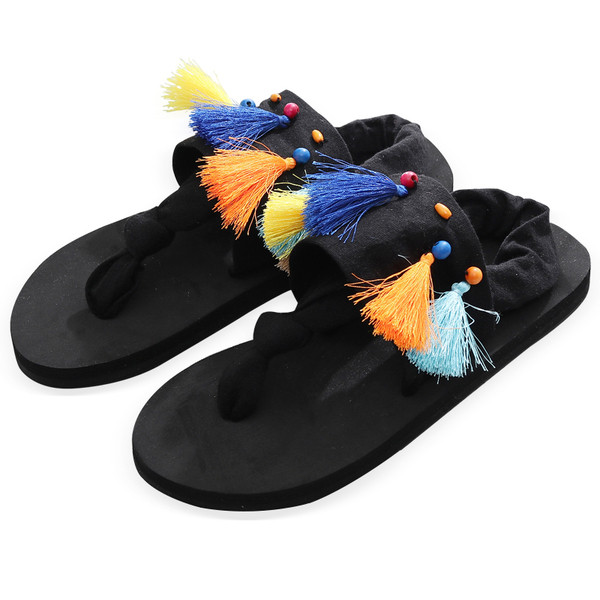 Modern női papucs hímzéssel és gyöngyökkel