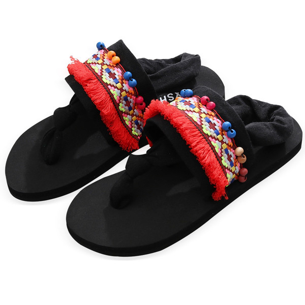 Modern női papucs hímzéssel és gyöngyökkel