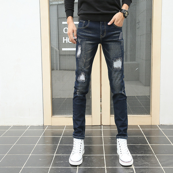 Спортно-елегантни мъжки дънки с кръпки тип slim в тъмен и светъл цвят