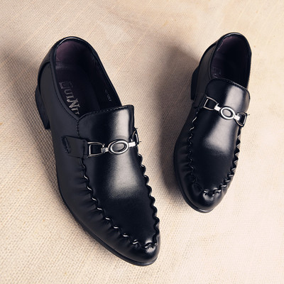 Κομψά και απλά ανδρικά μοκασίνια σε δύο κλασικά χρώματα