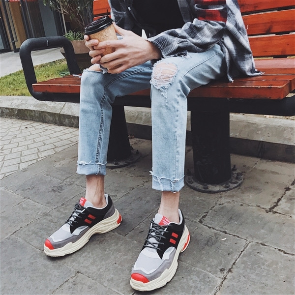 Blugi HIT de bărbați actuali cu petice și tiv de culoare deschisă