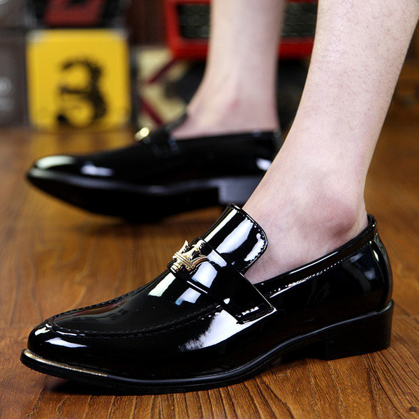 Mocasini barbatesti din piele lacuita in stil regal cu elemente metalice