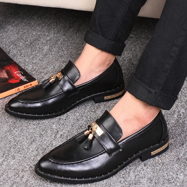 Pantofi formali pentru bărbați în stil extravagant