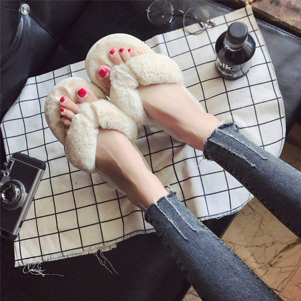 Papuci pufosi de dama in diferite culori