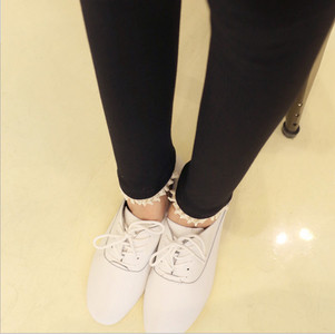 Семпъл дамски клин в четири цвята, подходящ за ежедневие