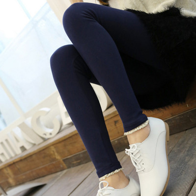 Семпъл дамски клин в четири цвята, подходящ за ежедневие