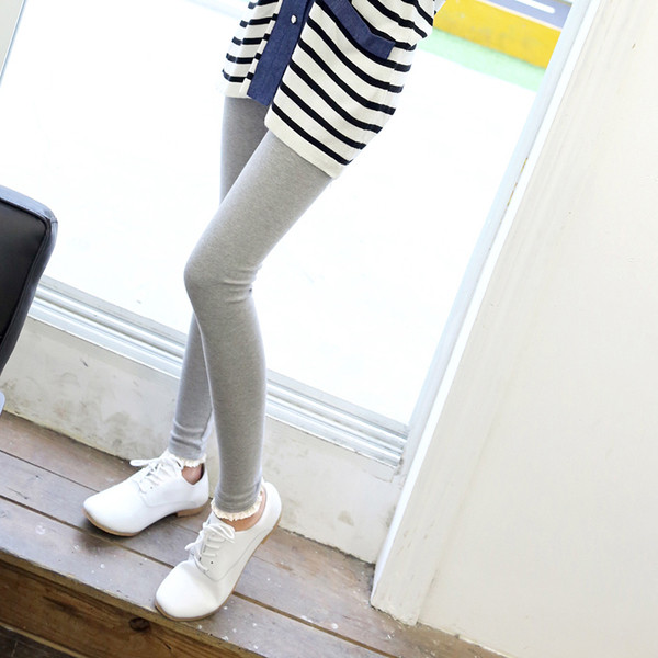 Семпъл дамски клин в четири цвята, подходящ за ежедневие