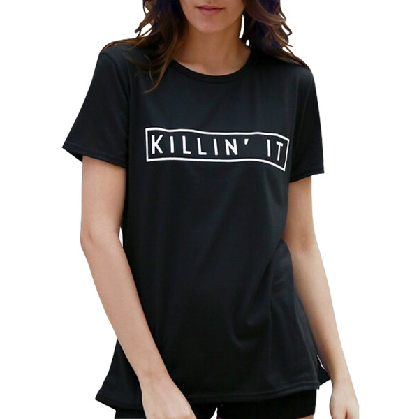 Alkalmi női póló O-alakú gallérral és fekete felirattal