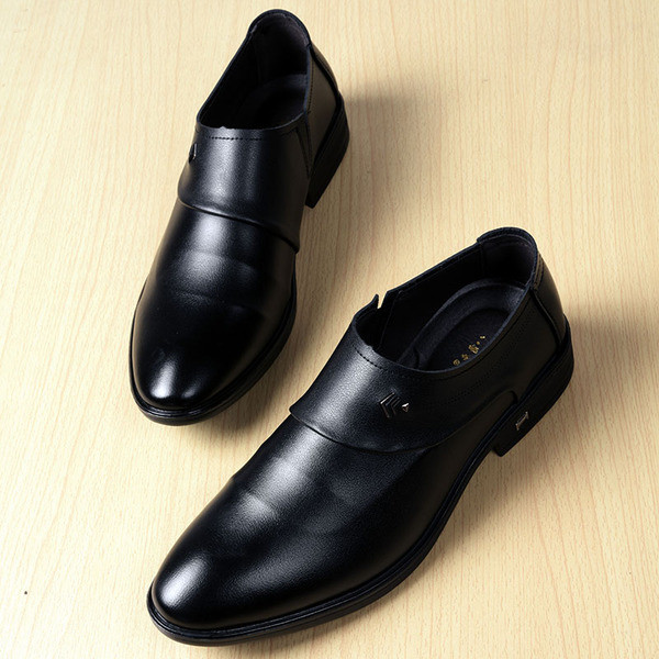 Tiszta elegáns férficipő két klasszikus színben