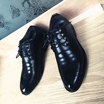 Κομψά ανδρικά παπούτσια σε λευκό χρώμα