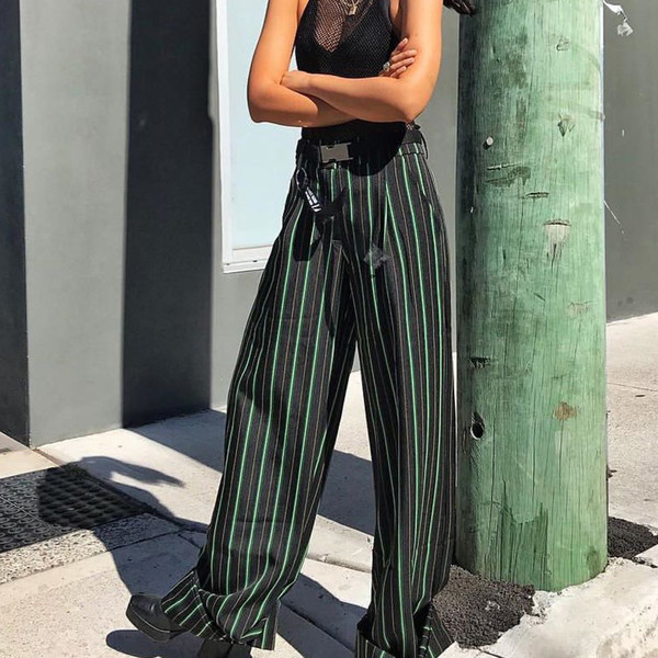 Σύγχρονα γυναικεία παντελόνια  με κυματοειδές σχήμα