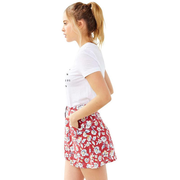 Bluză de damă modernă cu mâneci scurte, inscripție și guler în formă de O