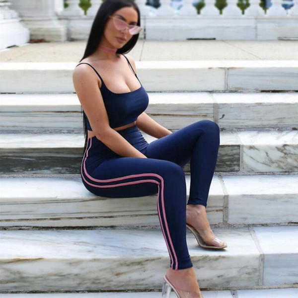 Γυναικείο αθλητικό σετ - κολάν και σύντομη φανέλα σε μπλε χρώμα